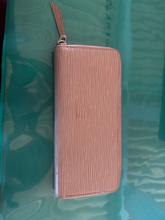 ルイヴィトン エピ （ブランドバッグ）の商品画像 - 査定依頼日：2025年10月3日 - 最高査定価格：20,000円