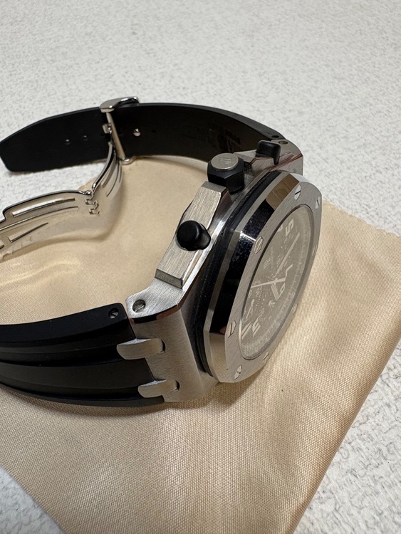 オーデマピゲ ロイヤルオークオフショア （高級時計）の商品画像 - 査定依頼日：2025年9月22日 - 最高査定価格：3,080,000円