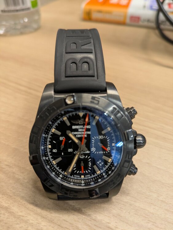ブライトリング クロノマット ブラックすち（高級時計）の商品画像 - 査定依頼日：2026年4月22日 - 最高査定価格：480,000円