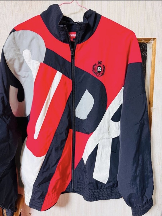 Big Letter Track Jacket Black（古着・ファッション）の商品画像 - 査定依頼日：2026年10月12日 - 最高査定価格：6,500円