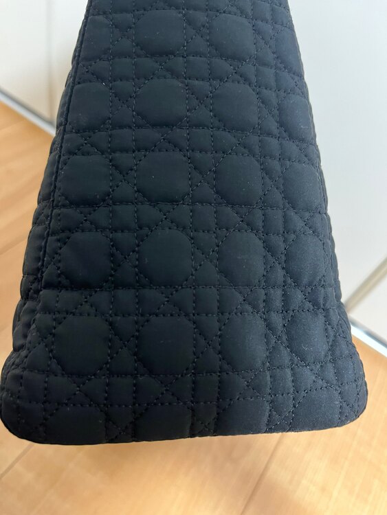 イブサンローラン  （ブランドバッグ）の商品画像 - 査定依頼日：2025年3月12日 - 最高査定価格：50,000円