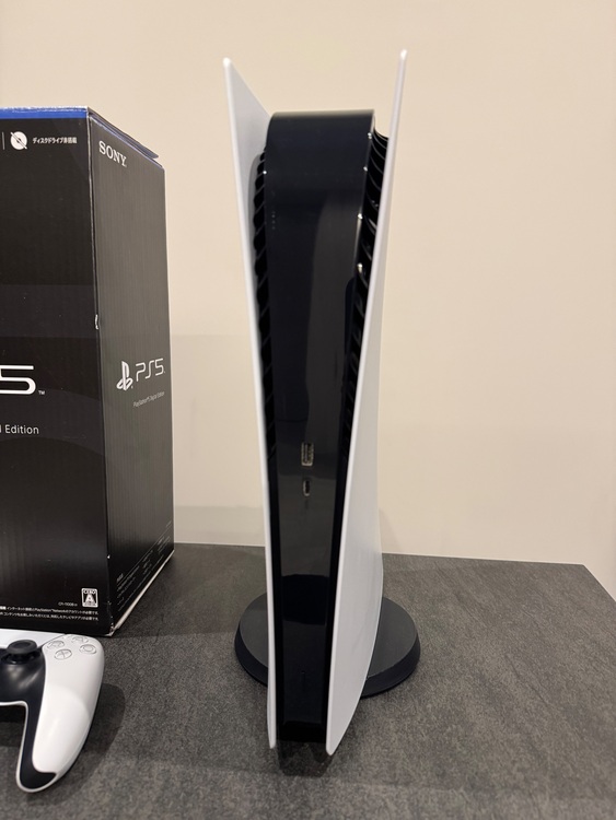 PlayStation5・CFI-1000B01（ゲーム機本体・ゲームソフト）の商品画像 - 査定依頼日：2025年10月27日 - 最高査定価格：35,000円