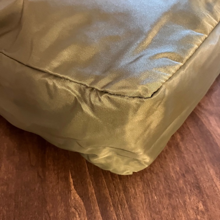 プラダ　手提げカバン　カーキ（ブランドバッグ）の商品画像 - 査定依頼日：2025年11月10日 - 最高査定価格：25,000円