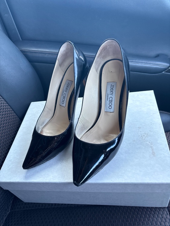 ジミーチュウ  （ブランドバッグ）の商品画像 - 査定依頼日：2025年9月22日 - 最高査定価格：100,000円