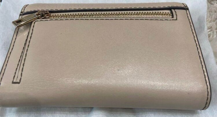 FURLA 財布（ブランド財布・小物）の商品画像 - 査定依頼日：2025年3月20日 - 最高査定価格：1,000円