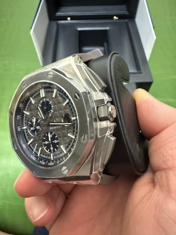 ロイヤルオークオフショア（高級時計）の商品画像 - 査定依頼日：2025年3月29日 - 最高査定価格：5,900,000円