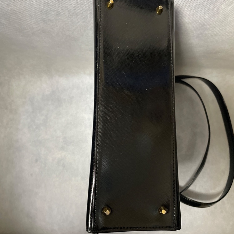 イブサンローラン  （ブランドバッグ）の商品画像 - 査定依頼日：2026年2月24日 - 最高査定価格：30,000円