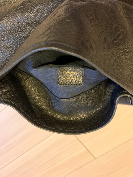 アーツィ　紺色（ブランドバッグ）の商品画像 - 査定依頼日：2025年5月9日 - 最高査定価格：250,000円