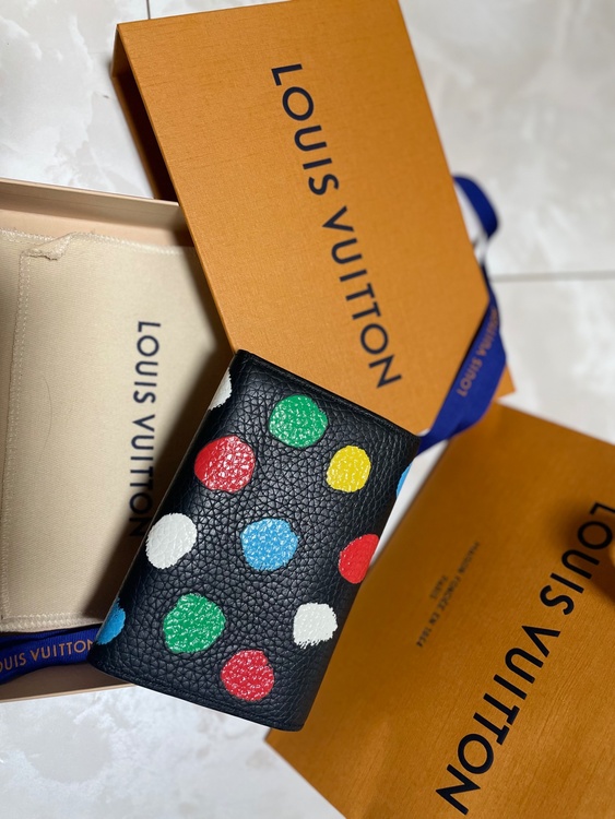 M81963　ルイヴィトンヤヨイ クサマ  ポルトフォイユ  カプシーヌ コンパ（ブランド財布・小物）の商品画像 - 査定依頼日：2025年12月24日 - 最高査定価格：18,000円