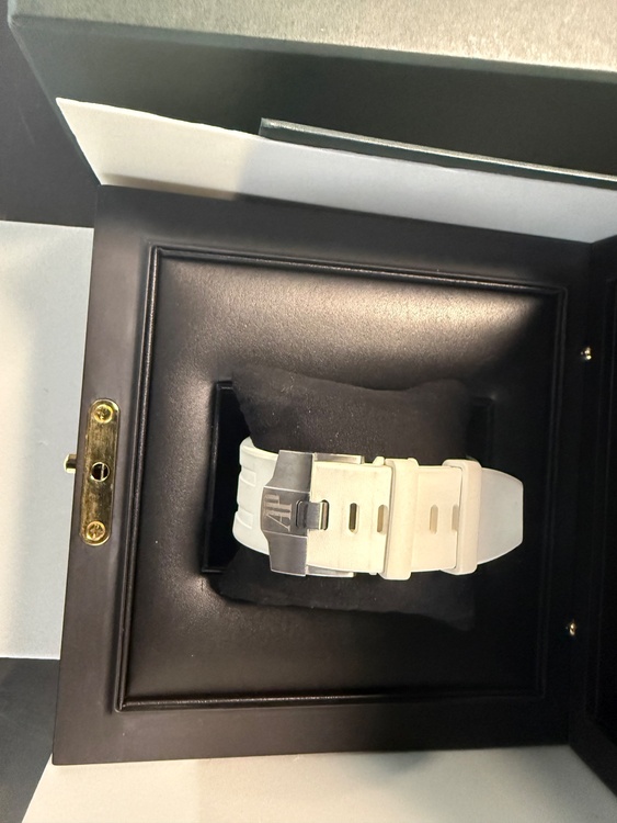 オーデマピゲ ロイヤルオークオフショア （高級時計）の商品画像 - 査定依頼日：2026年2月5日 - 最高査定価格：3,550,000円