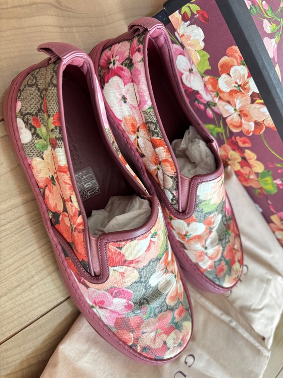 グッチ GUCCI スリッポン GGスプリーム （古着・ファッション）の商品画像 - 査定依頼日：2025年9月19日 - 最高査定価格：18,000円