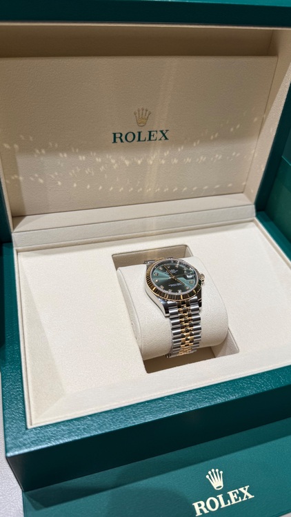 デイトジャスト31 オリーブグリーンイエローコンビダイヤ10P（高級時計）の商品画像 - 査定依頼日：2025年7月1日 - 最高査定価格：2,460,000円