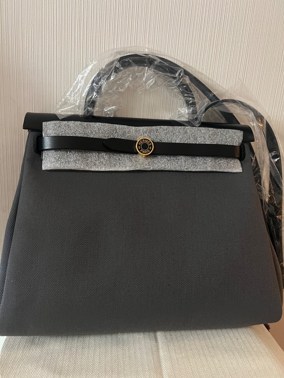 エールバックジップ31（ブランドバッグ）の商品画像 - 査定依頼日：2025年8月12日 - 最高査定価格：400,000円