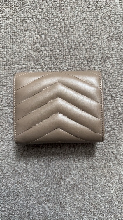 イブサンローラン  （ブランドバッグ）の商品画像 - 査定依頼日：2025年10月1日 - 最高査定価格：12,000円