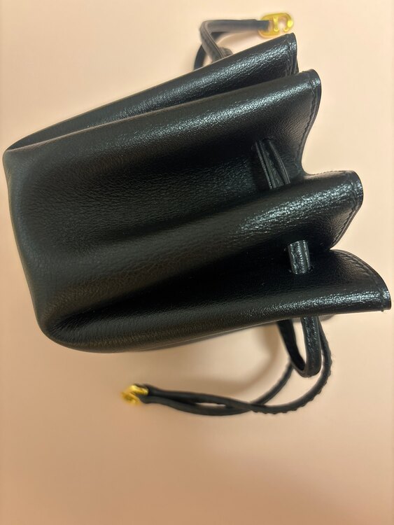 小物入れ（ブランド財布・小物）の商品画像 - 査定依頼日：2025年1月16日 - 最高査定価格：12,000円