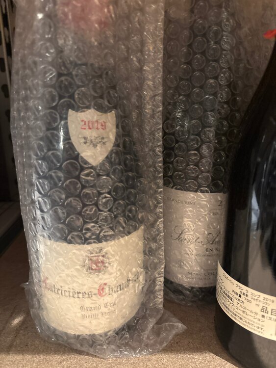 ドメーヌ・ルー・デュモン ジュヴレ・シャンベルタン ラ・ブリュネル [2018]（お酒）の商品画像 - 査定依頼日：2025年4月3日 - 最高査定価格：484,500円