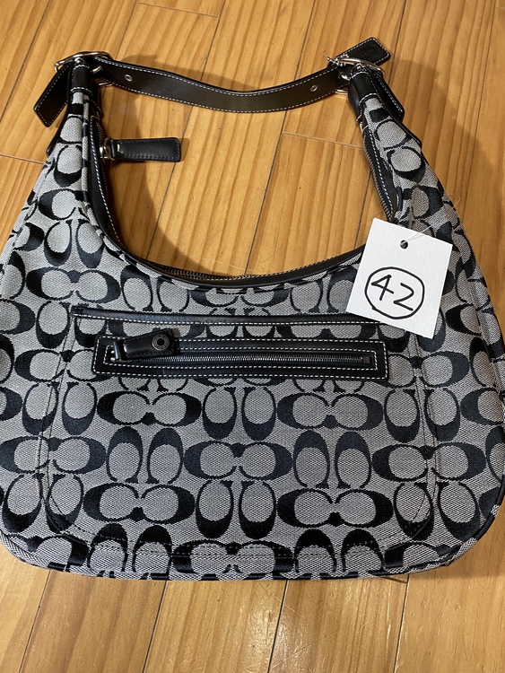 コーチ　バッグ　42番（ブランドバッグ）の商品画像 - 査定依頼日：2020年8月12日 - 最高査定価格：500円