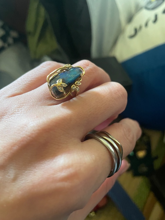 ブラックオパールまたはボルダーオパールリーフ（葉）モチーフのゴール（宝石）の商品画像 - 査定依頼日：2026年1月12日 - 最高査定価格：100,000円