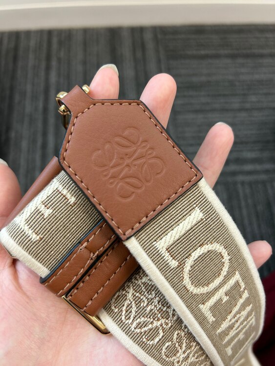 ロエベ puzzle ミニ（ブランドバッグ）の商品画像 - 査定依頼日：2025年4月29日 - 最高査定価格：230,000円