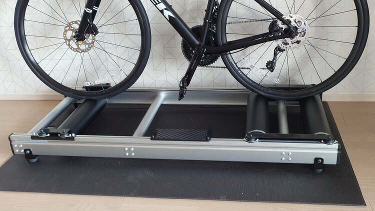 MINOURA 競技自転車用3本ローラ台（自転車）の商品画像 - 査定依頼日：2025年12月9日 - 最高査定価格：20,000円