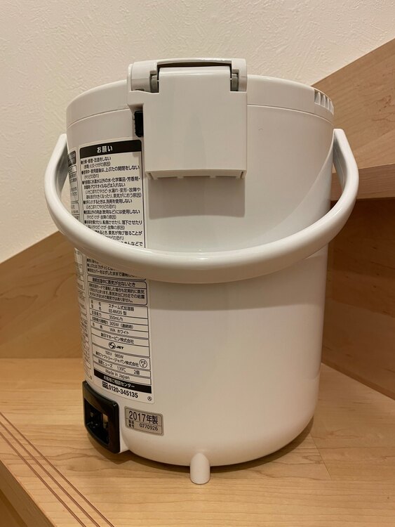 ZOJIRUSHI スチーム式加湿器　EE-RM35-WA（家電）の商品画像 - 査定依頼日：2025年2月18日 - 最高査定価格：2,000円