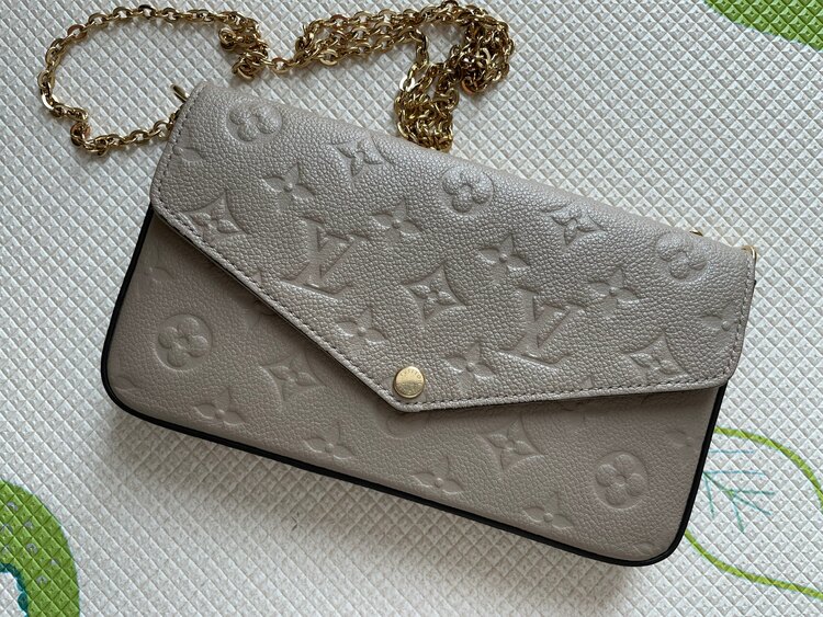 ポシェットフェリシー（ブランドバッグ）の商品画像 - 査定依頼日：2025年3月9日 - 最高査定価格：170,000円