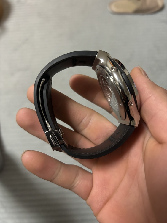 ウブロ クラシックフュージョン :517.NX.0170.LRダ（高級時計）の商品画像 - 査定依頼日：2025年4月30日 - 最高査定価格：1,600,000円