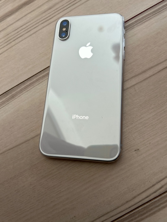 iPhone iPhoneX 64GB Softbank（スマホ）の商品画像 - 査定依頼日：2026年9月9日 - 最高査定価格：6,000円