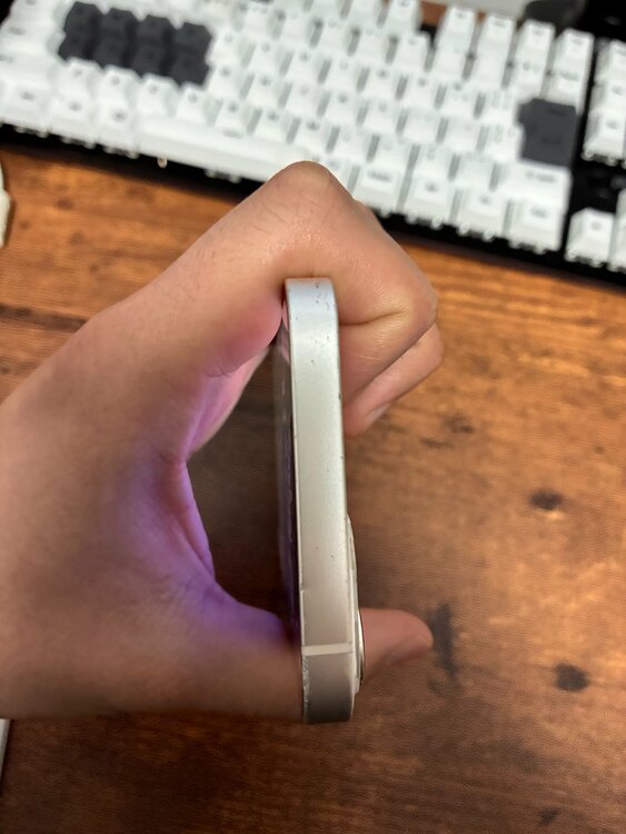 iPhone 13 128GB SIMフリー（スマホ）の商品画像 - 査定依頼日：2026年3月6日 - 最高査定価格：28,000円