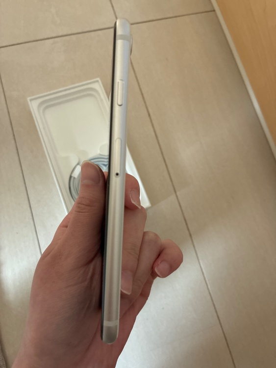 iPhone SE (第 3 世代) 128GB au（スマホ）の商品画像 - 査定依頼日：2026年3月29日 - 最高査定価格：24,000円