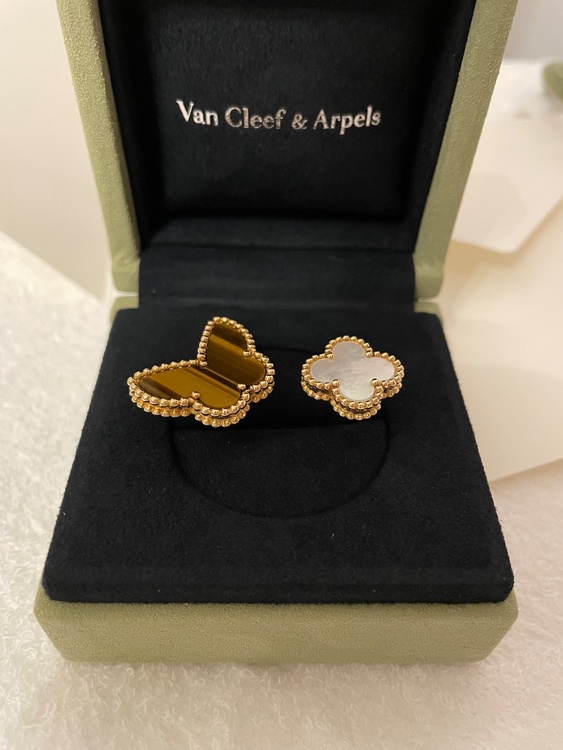 ヴァンクリーフ&アーペル　ラッキーリング（宝石）の商品画像 - 査定依頼日：2025年12月26日 - 最高査定価格：300,000円