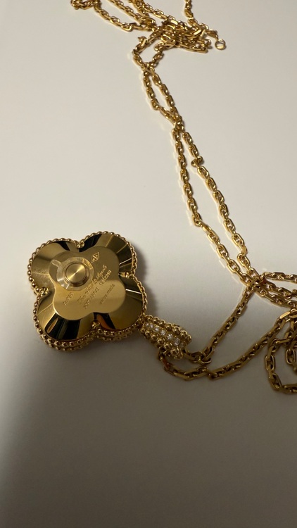 アルハンブラ シークレット ペンダント ウォッチ ターコイズ（高級時計）の商品画像 - 査定依頼日：2025年8月17日 - 最高査定価格：4,200,000円