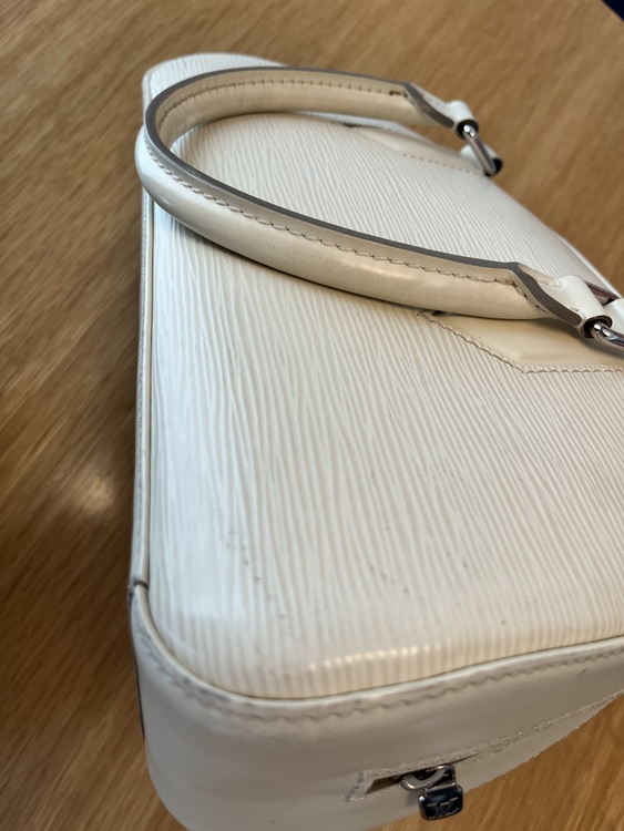 ジャスミン（ブランドバッグ）の商品画像 - 査定依頼日：2022年9月23日 - 最高査定価格：23,000円