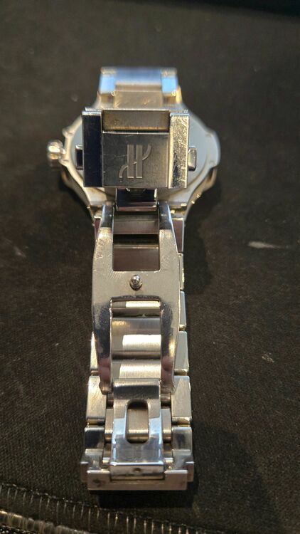  361 SE 2010 RW 1104 ダイヤベゼル レディース（高級時計）の商品画像 - 査定依頼日：2025年9月7日 - 最高査定価格：990,000円