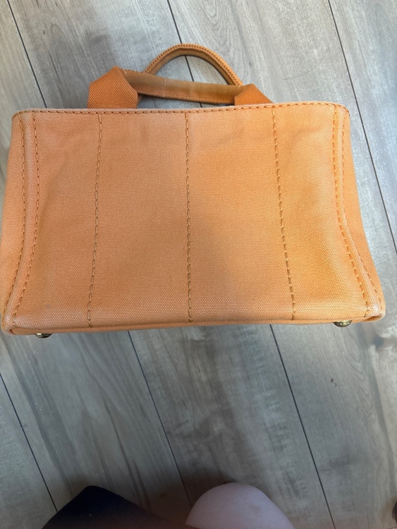 PRADA オレンジトートバッグ（ブランドバッグ）の商品画像 - 査定依頼日：2026年5月31日 - 最高査定価格：42,000円
