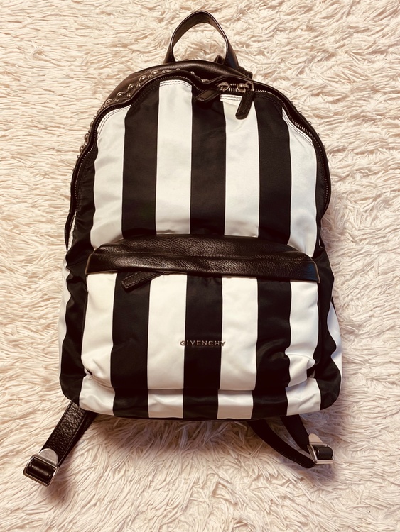 ジバンシィ  （ブランドバッグ）の商品画像 - 査定依頼日：2025年12月7日 - 最高査定価格：12,000円