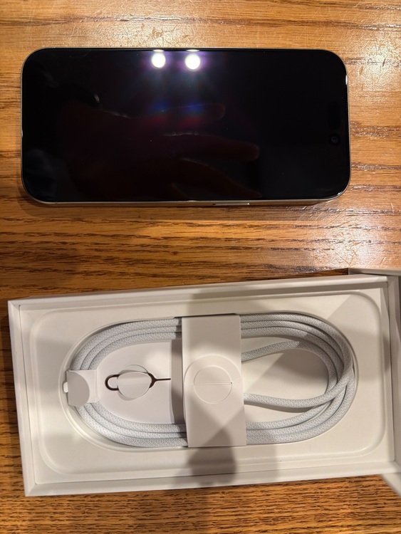 iPhone16Pro（スマホ）の商品画像 - 査定依頼日：2025年11月18日 - 最高査定価格：124,000円