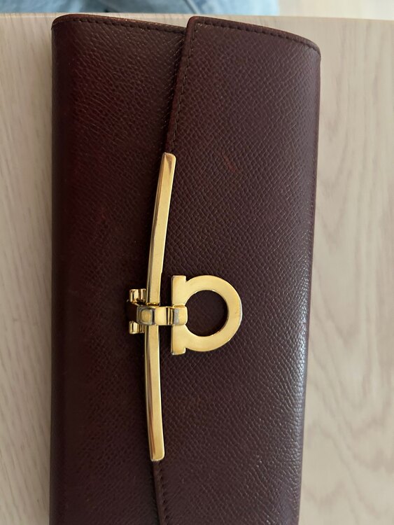 フェラガモ  （ブランドバッグ）の商品画像 - 査定依頼日：2025年5月28日 - 最高査定価格：12,000円