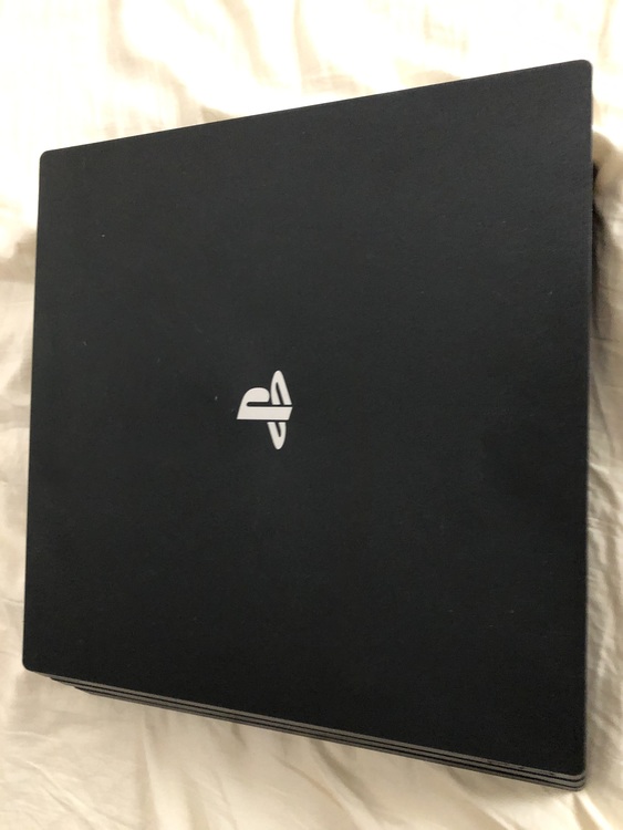 プレイステーション4 Pro本体 ジェットブラック(HDD 1TB/CUH-72（ゲーム機本体・ゲームソフト）の商品画像 - 査定依頼日：2020年7月16日 - 最高査定価格：26,000円