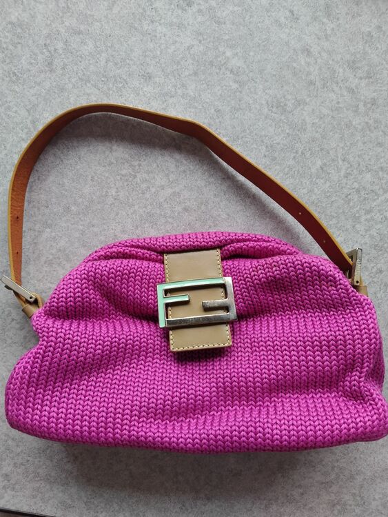 フェンディ  （ブランドバッグ）の商品画像 - 査定依頼日：2025年9月23日 - 最高査定価格：180,000円