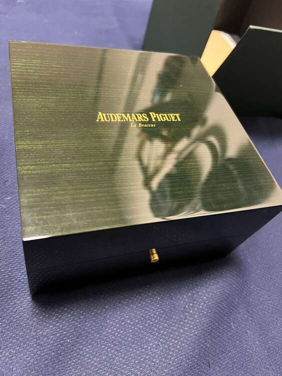 オーデマピゲ ロイヤルオーク （高級時計）の商品画像 - 査定依頼日：2025年3月29日 - 最高査定価格：4,600,000円