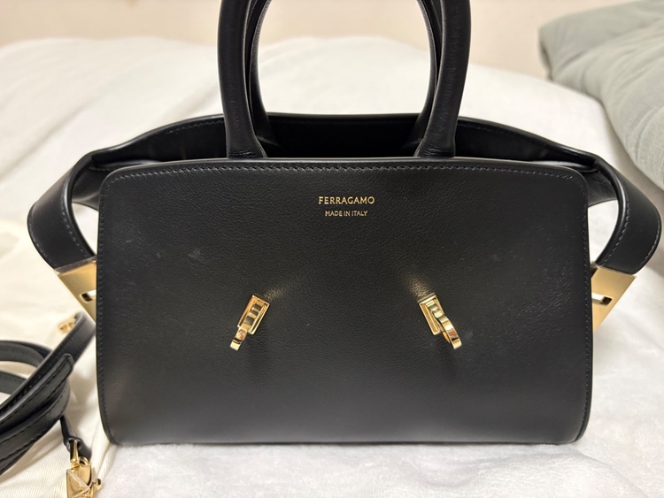 215975 768853（ブランドバッグ）の商品画像 - 査定依頼日：2026年4月6日 - 最高査定価格：115,000円