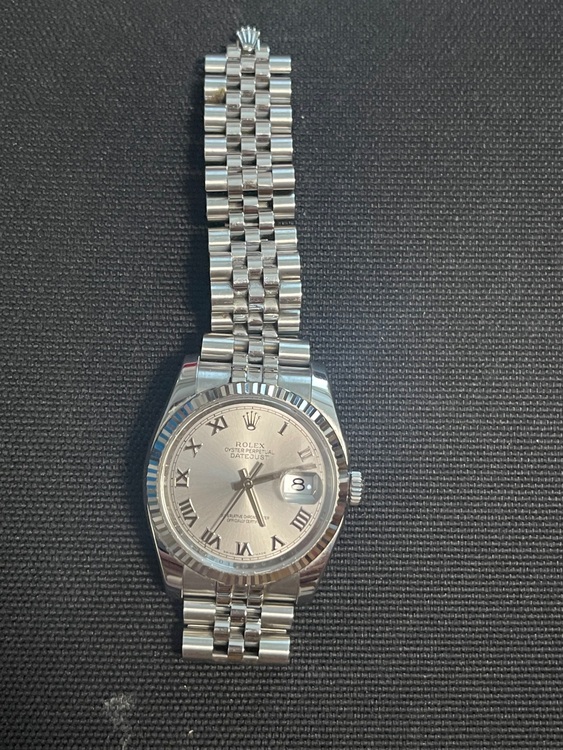 オイスターパーペチュアルデイトジャストSS/WGグレー大ローマ（高級時計）の商品画像 - 査定依頼日：2025年9月21日 - 最高査定価格：1,100,000円