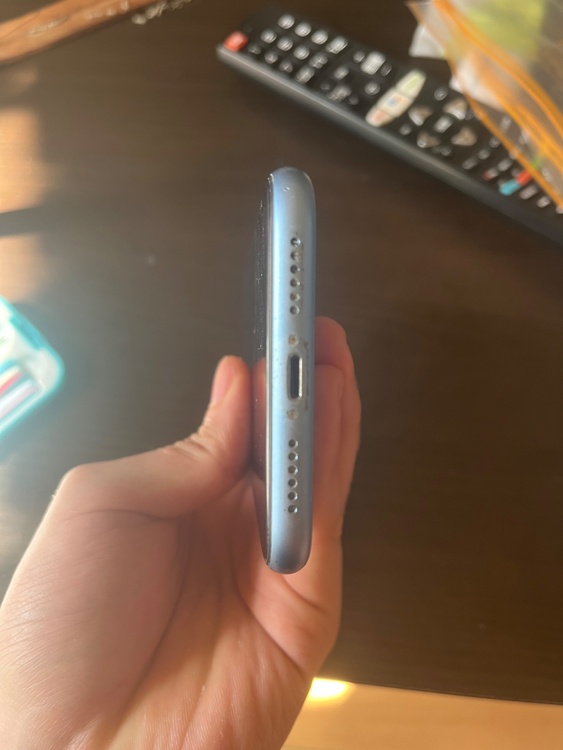 iPhoneXR 64GB au（スマホ）の商品画像 - 査定依頼日：2026年3月23日 - 最高査定価格：8,000円