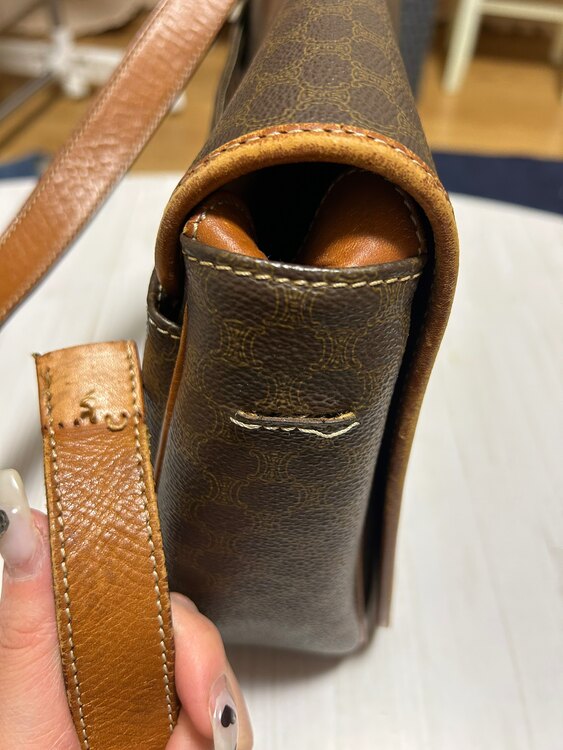 ショルダーバッグ（ブランドバッグ）の商品画像 - 査定依頼日：2025年3月9日 - 最高査定価格：1,000円