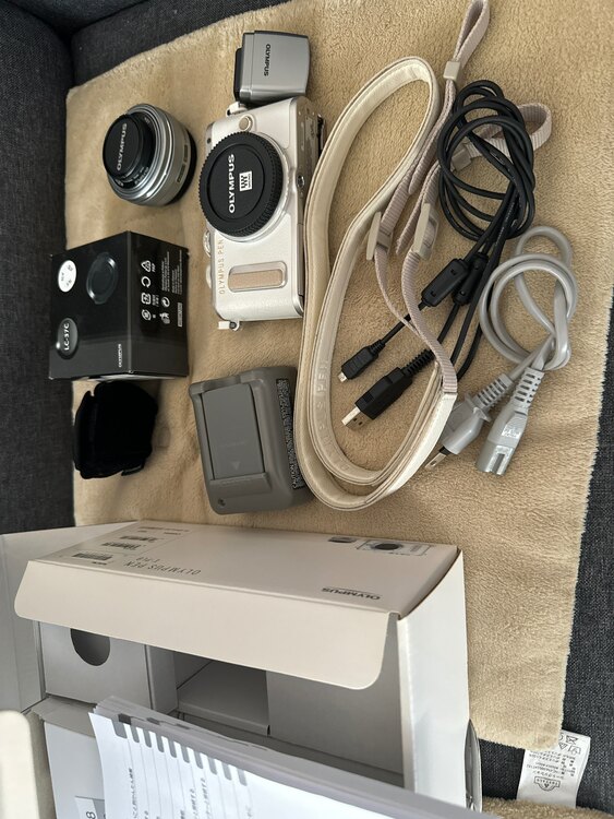 OLYMPUS PEN E-PL8（カメラ）の商品画像 - 査定依頼日：2025年4月8日 - 最高査定価格：35,000円