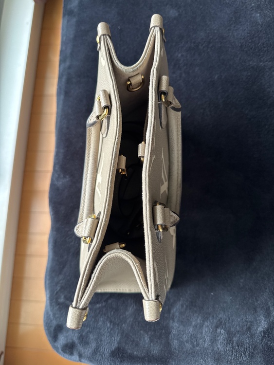 オンザゴー PM 型番M45779（ブランドバッグ）の商品画像 - 査定依頼日：2026年3月6日 - 最高査定価格：330,000円