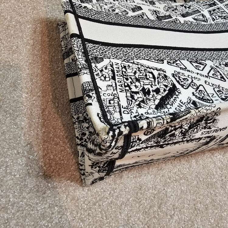 ディオール　ブックトート（ブランドバッグ）の商品画像 - 査定依頼日：2023年12月30日