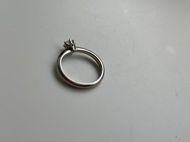 I-PRIMOの婚約指輪（宝石）の商品画像 - 査定依頼日：2024年5月19日 - 最高査定価格：15,000円