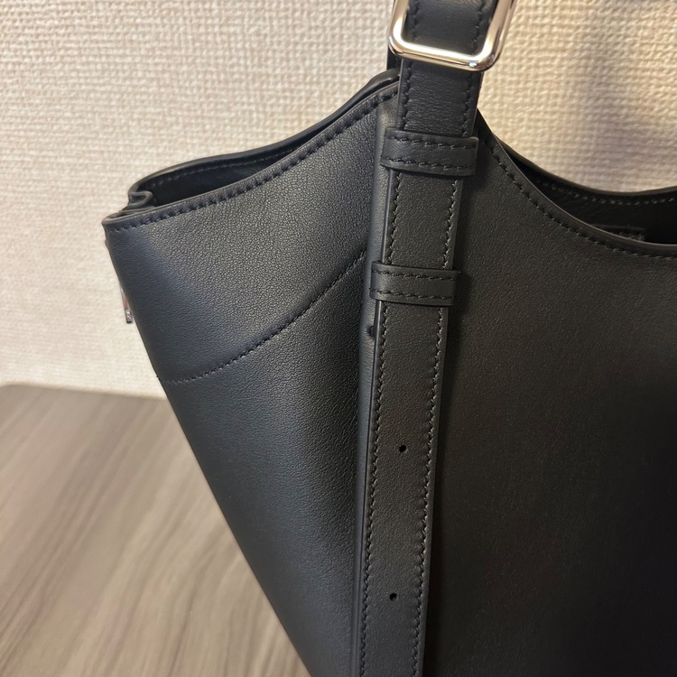 ハンモック フリップ バッグ（クラシックカーフ）（ブランドバッグ）の商品画像 - 査定依頼日：2026年6月17日 - 最高査定価格：100,000円
